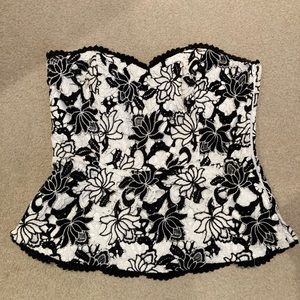 Strapless, side-zippered top , textured lace